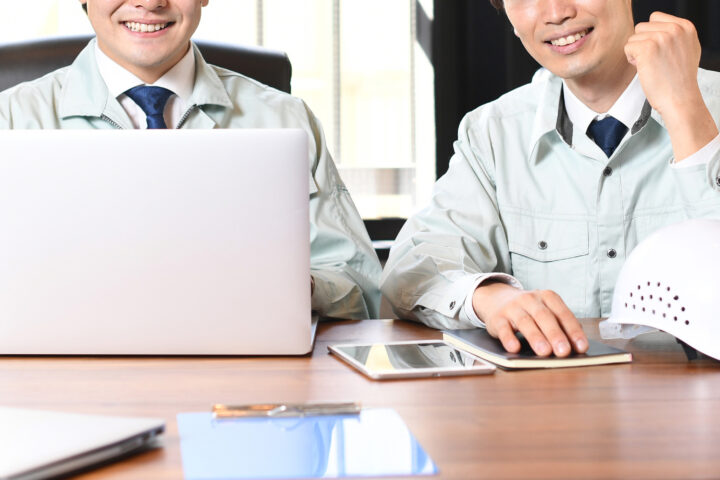 二人の施工スタッフ