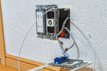 壁の電源差込口の工事