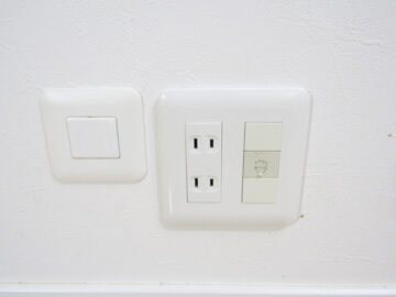 壁の電源差込口